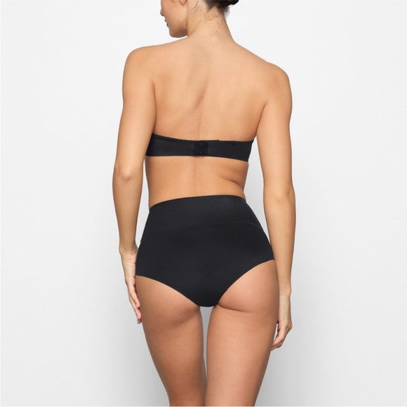 SKIMS sculpting seamless mid waist brief S/M NWOT - Picture 2 of 6